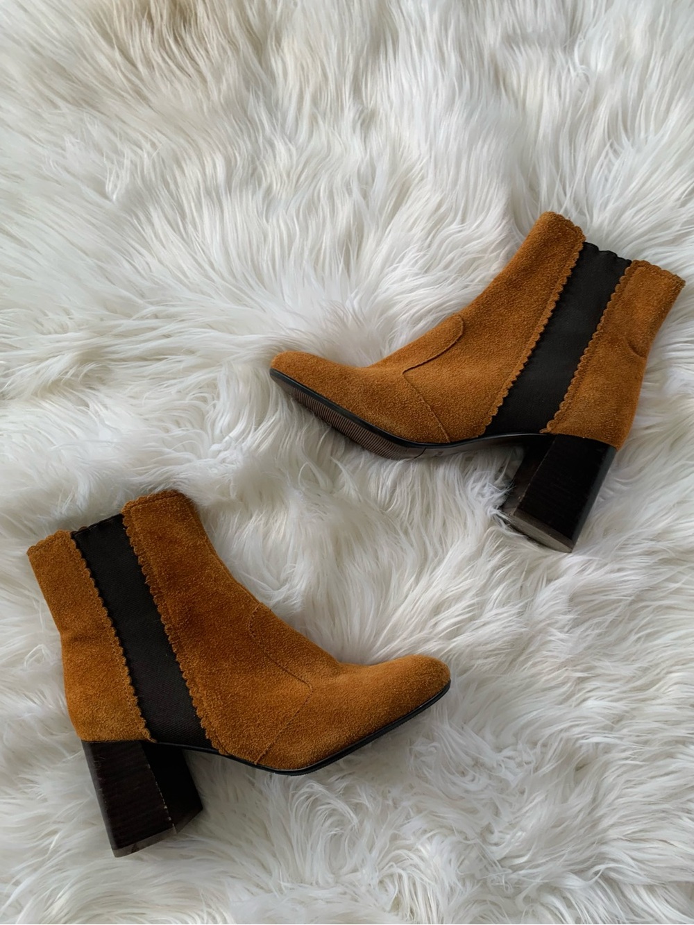 See by Chloé Madie Maddie Suede Ankle Chelsea Boots scalloped edge
Block heel